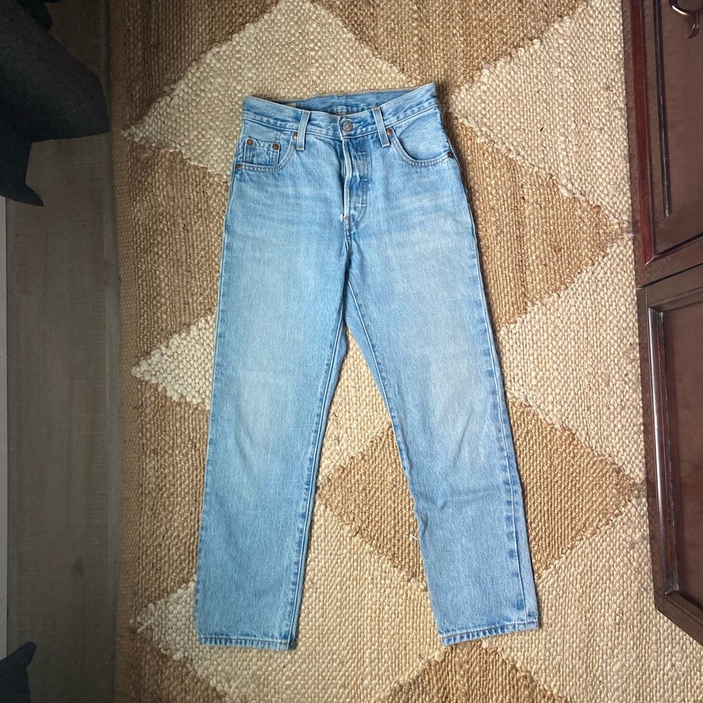 Women’s Levi’s Original 501 Crop Light Wash Blue Jeans
